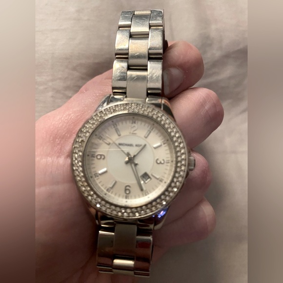 Michael Kors MK Madison Watch Silver Band Crystal Accents - Picture 3 of 6